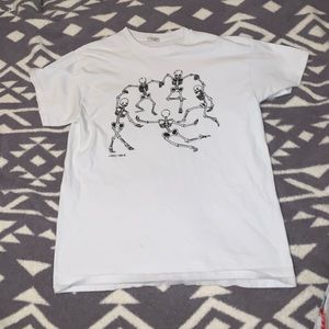 Brandy Melville Graphic Tee-Shirt ☠️💗